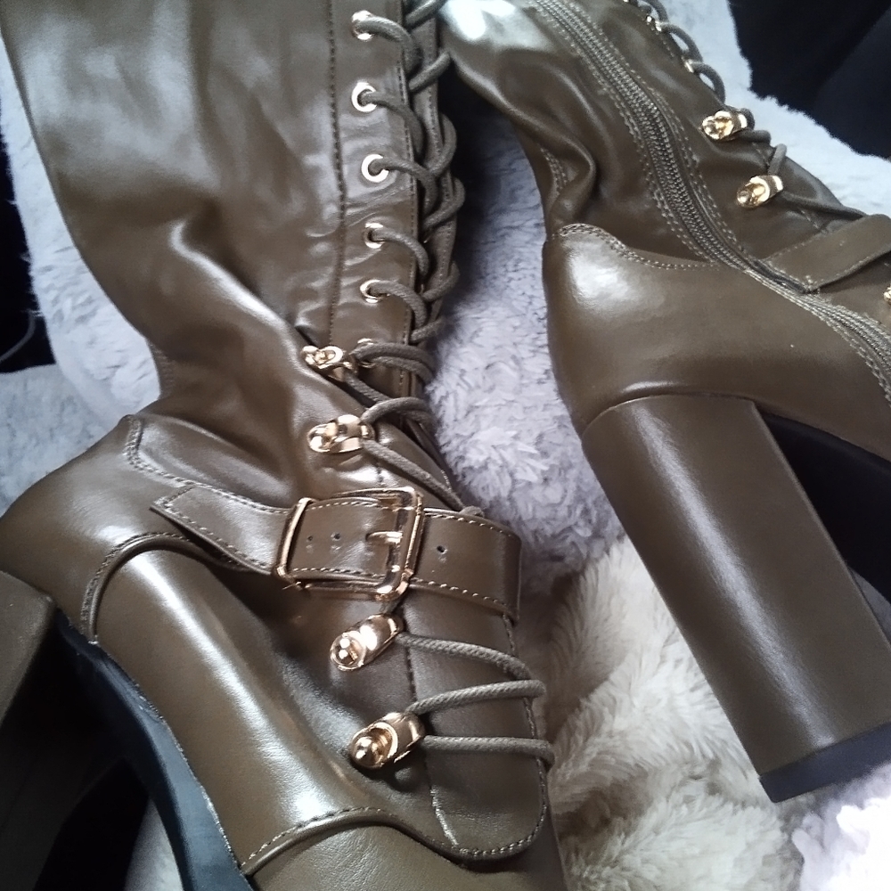 Boots - Picture 3 of 3
